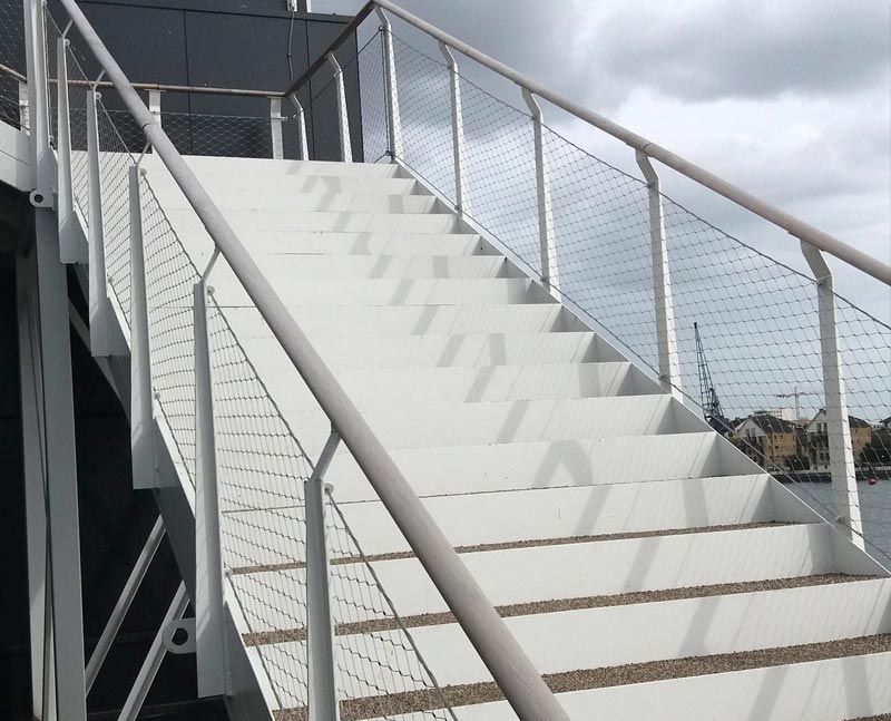 Ferrule mesh handrail infills