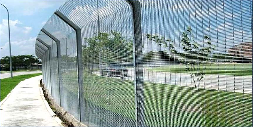 Anti-climb wire mesh fence